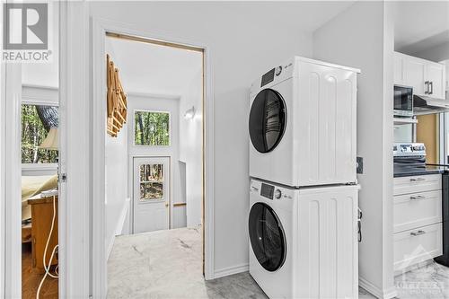 2 Old Mountain Road, Westport, ON - Indoor Photo Showing Laundry Room