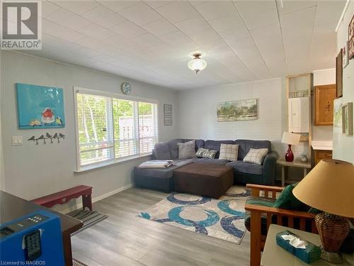 42 Thompson Avenue, Saugeen Indian Reserve 29, ON - Indoor Photo Showing Living Room