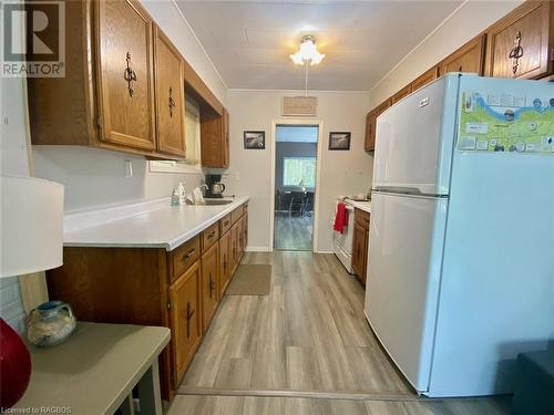 42 Thompson Avenue, Saugeen Indian Reserve 29, ON - Indoor Photo Showing Kitchen