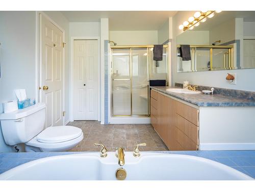 403 8Th Street S, Kaslo, BC - Indoor Photo Showing Bathroom