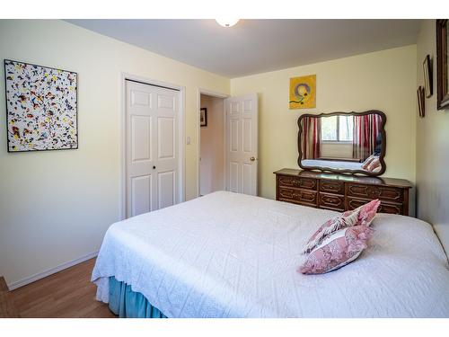 403 8Th Street S, Kaslo, BC - Indoor Photo Showing Bedroom