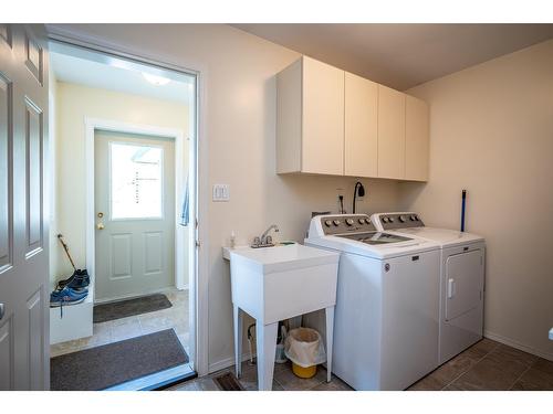 403 8Th Street S, Kaslo, BC - Indoor Photo Showing Laundry Room
