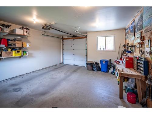 403 8Th Street S, Kaslo, BC - Indoor Photo Showing Garage