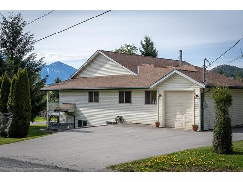 403 8Th Street S, Kaslo, BC - Outdoor