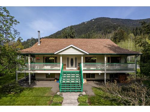 403 8Th Street S, Kaslo, BC - Outdoor With Deck Patio Veranda