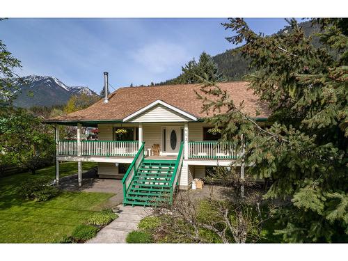 403 8Th Street S, Kaslo, BC - Outdoor With Deck Patio Veranda