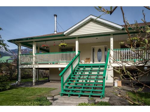 403 8Th Street S, Kaslo, BC - Outdoor With Deck Patio Veranda