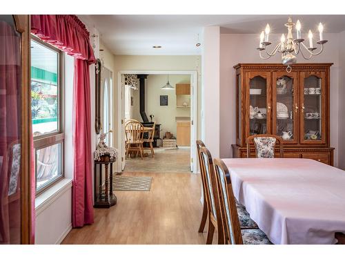 403 8Th Street S, Kaslo, BC - Indoor Photo Showing Dining Room