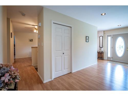 403 8Th Street S, Kaslo, BC - Indoor Photo Showing Other Room