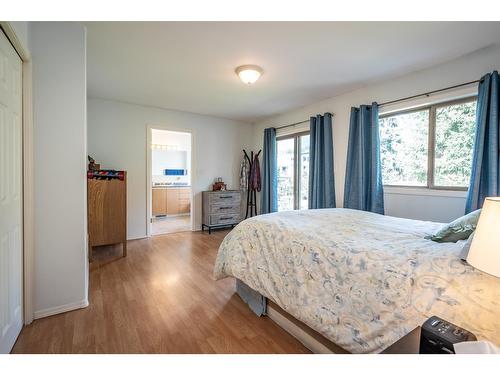 403 8Th Street S, Kaslo, BC - Indoor Photo Showing Bedroom