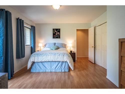 403 8Th Street S, Kaslo, BC - Indoor Photo Showing Bedroom