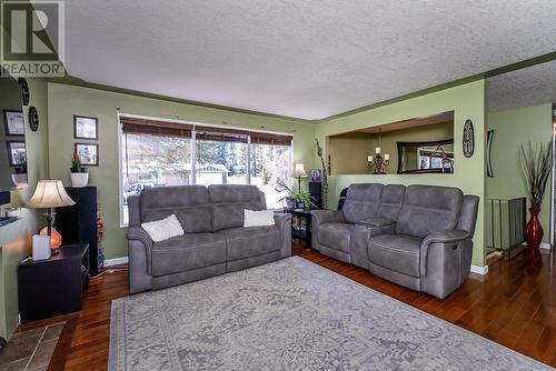 4376 Turner Road, Prince George, BC - Indoor Photo Showing Living Room