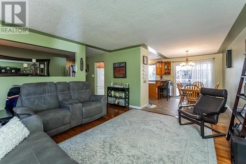 4376 Turner Road, Prince George, BC - Indoor Photo Showing Living Room