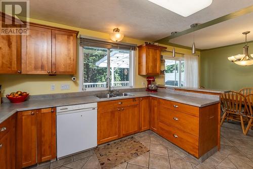 4376 Turner Road, Prince George, BC - Indoor Photo Showing Kitchen With Double Sink