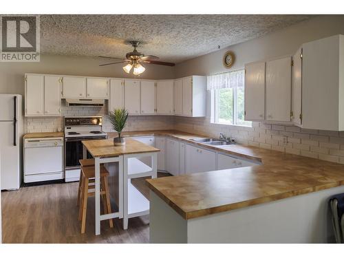 1090 Dyke Road, Mcbride, BC - Indoor Photo Showing Kitchen With Double Sink
