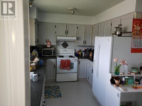 5015 Mcrae Crescent, Terrace, BC - Indoor Photo Showing Kitchen