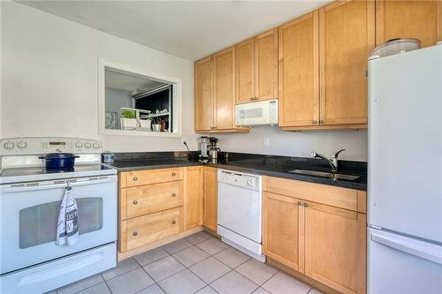 232 San Francisco Avenue, Hamilton, ON - Indoor Photo Showing Kitchen