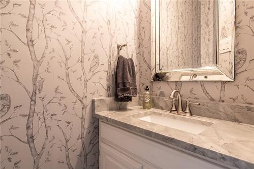 232 San Francisco Avenue, Hamilton, ON - Indoor Photo Showing Bathroom
