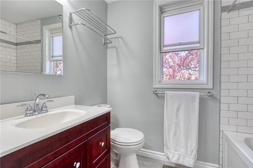 232 San Francisco Avenue, Hamilton, ON - Indoor Photo Showing Bathroom