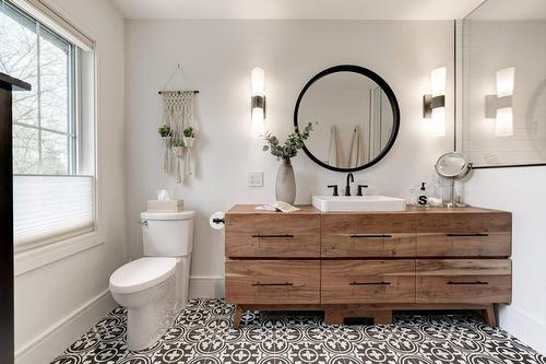 3117 Centennial Drive, Burlington, ON - Indoor Photo Showing Bathroom