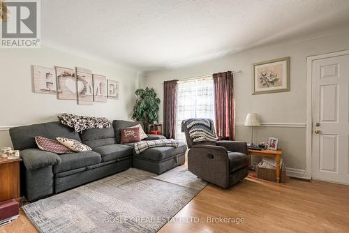 17 Mccalla Drive, St. Catharines, ON - Indoor Photo Showing Living Room