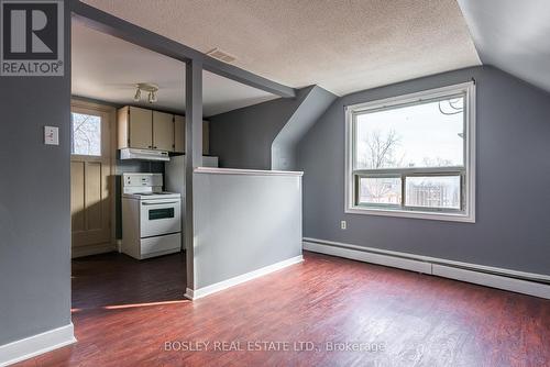 17 Mccalla Drive, St. Catharines, ON - Indoor Photo Showing Kitchen