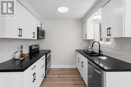 54 - 40 Tiffany Drive, London, ON - Indoor Photo Showing Kitchen With Double Sink With Upgraded Kitchen