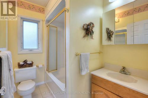 1027 Weber Street E, Kitchener, ON - Indoor Photo Showing Bathroom