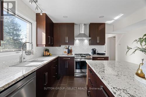 4 Waterloo Street, North Middlesex, ON - Indoor Photo Showing Kitchen With Upgraded Kitchen