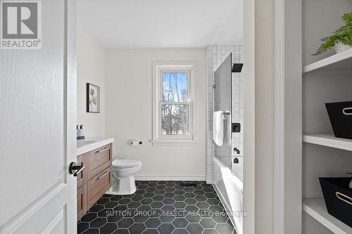 4 Waterloo Street, North Middlesex, ON - Indoor Photo Showing Bathroom