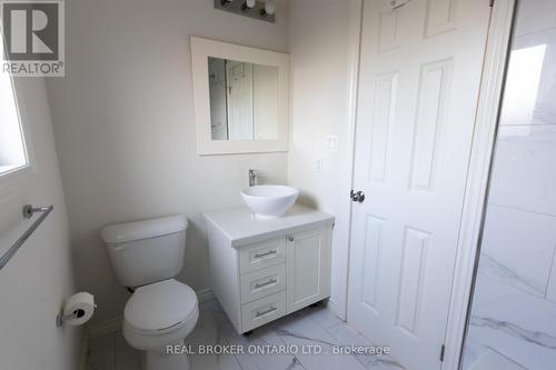 2B - 164 Heiman Street, Kitchener, ON - Indoor Photo Showing Bathroom