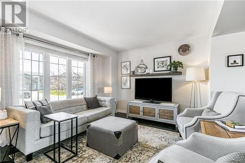 26 Fieldstone Drive, Sudbury, ON - Indoor Photo Showing Living Room