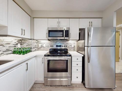 301-212 Eglinton Ave E, Toronto, ON - Indoor Photo Showing Kitchen With Stainless Steel Kitchen With Upgraded Kitchen