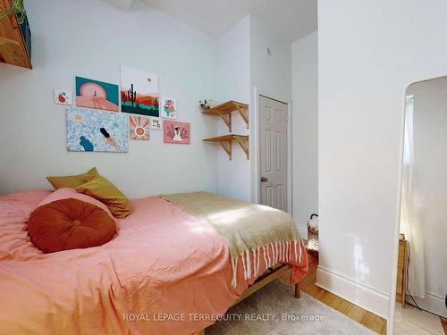 10 Croft St, Toronto, ON - Indoor Photo Showing Bedroom