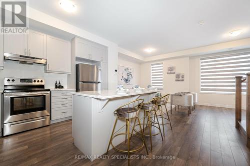 14 Summer Wind Lane, Brampton, ON - Indoor Photo Showing Kitchen With Upgraded Kitchen