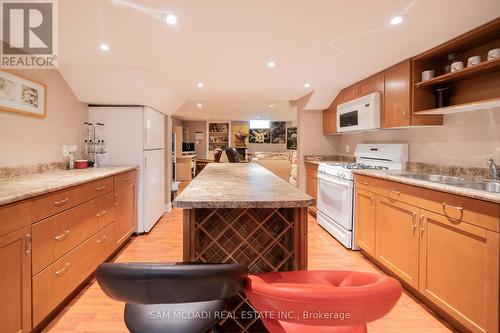 35 Hanton Crescent, Caledon, ON - Indoor Photo Showing Kitchen With Double Sink