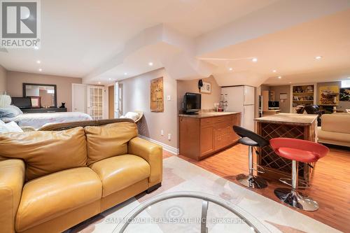 35 Hanton Crescent, Caledon, ON - Indoor Photo Showing Living Room