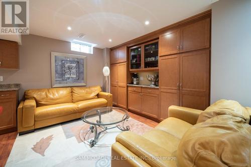 35 Hanton Crescent, Caledon, ON - Indoor Photo Showing Living Room