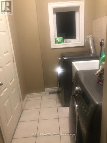 13 - 530 Driftcurrent Drive, Mississauga, ON - Indoor Photo Showing Laundry Room