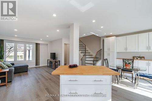 21 Courtleigh Square, Brampton, ON - Indoor