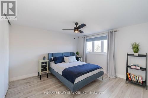 21 Courtleigh Square, Brampton, ON - Indoor Photo Showing Bedroom