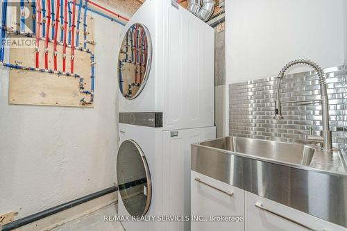 21 Courtleigh Square, Brampton, ON - Indoor Photo Showing Laundry Room