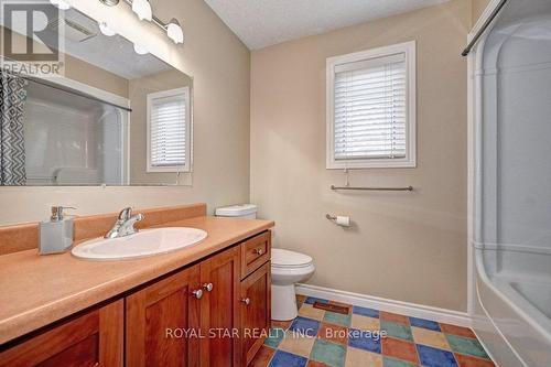 89 Finch Avenue, Woodstock, ON - Indoor Photo Showing Bathroom