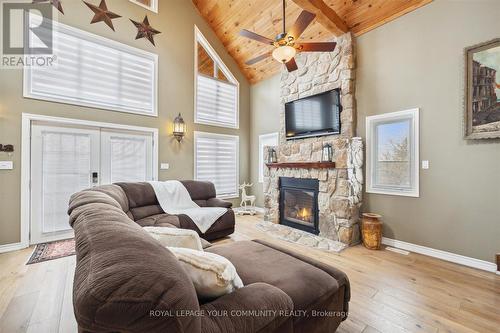 31 Pavillion Rd, Kawartha Lakes, ON - Indoor Photo Showing Living Room With Fireplace