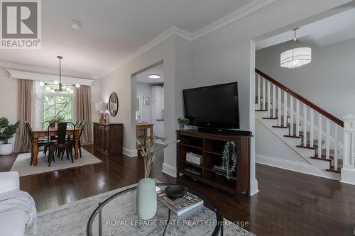 18 Brucedale Avenue W, Hamilton, ON - Indoor Photo Showing Living Room