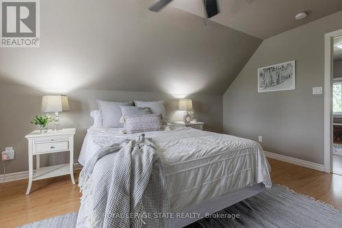 18 Brucedale Avenue W, Hamilton, ON - Indoor Photo Showing Bedroom
