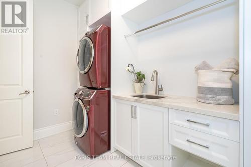118 Headwind Boulevard, Vaughan, ON - Indoor Photo Showing Laundry Room