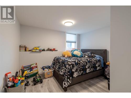 1088 Clarance Avenue, Kelowna, BC - Indoor Photo Showing Bedroom
