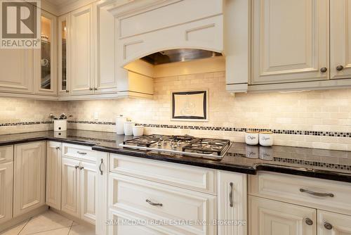 5381 Forest Hill Drive, Mississauga, ON - Indoor Photo Showing Kitchen