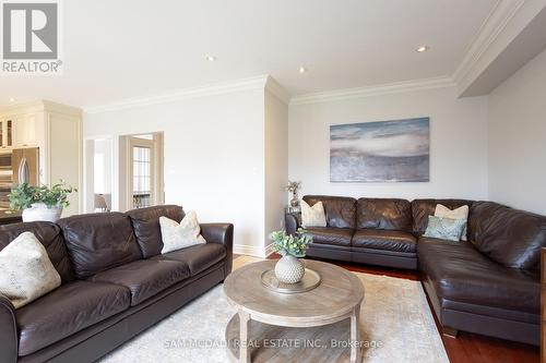 5381 Forest Hill Drive, Mississauga, ON - Indoor Photo Showing Living Room